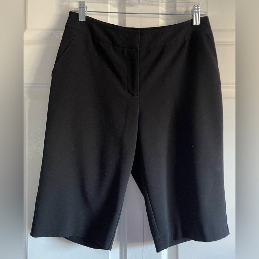 CHICOS City Shorts, black, size 0.5 (US size small or 6).